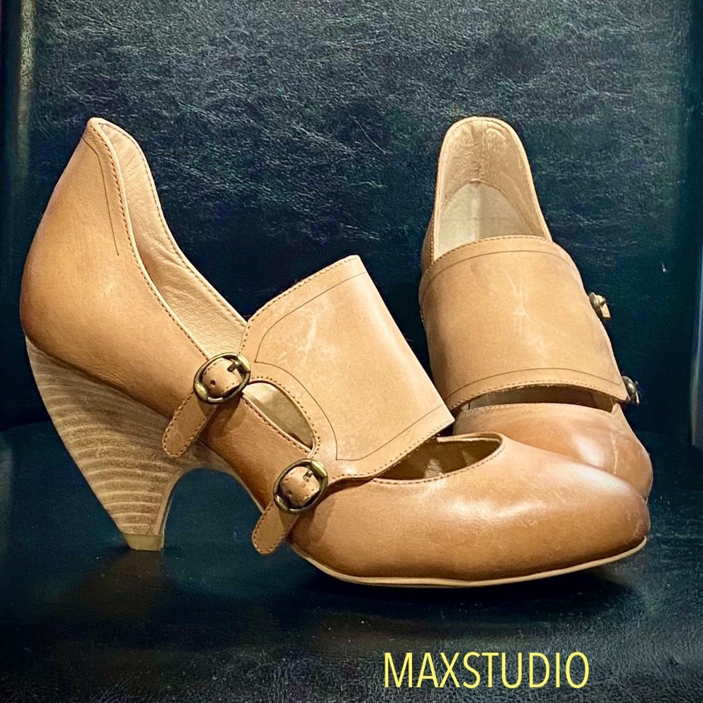 Max Studio tan heel